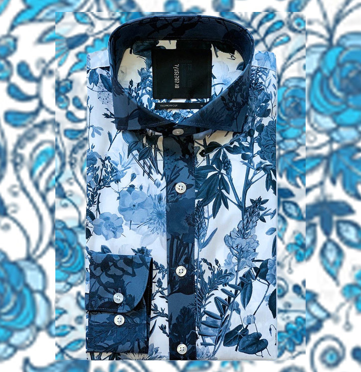 Blå blommig skjorta