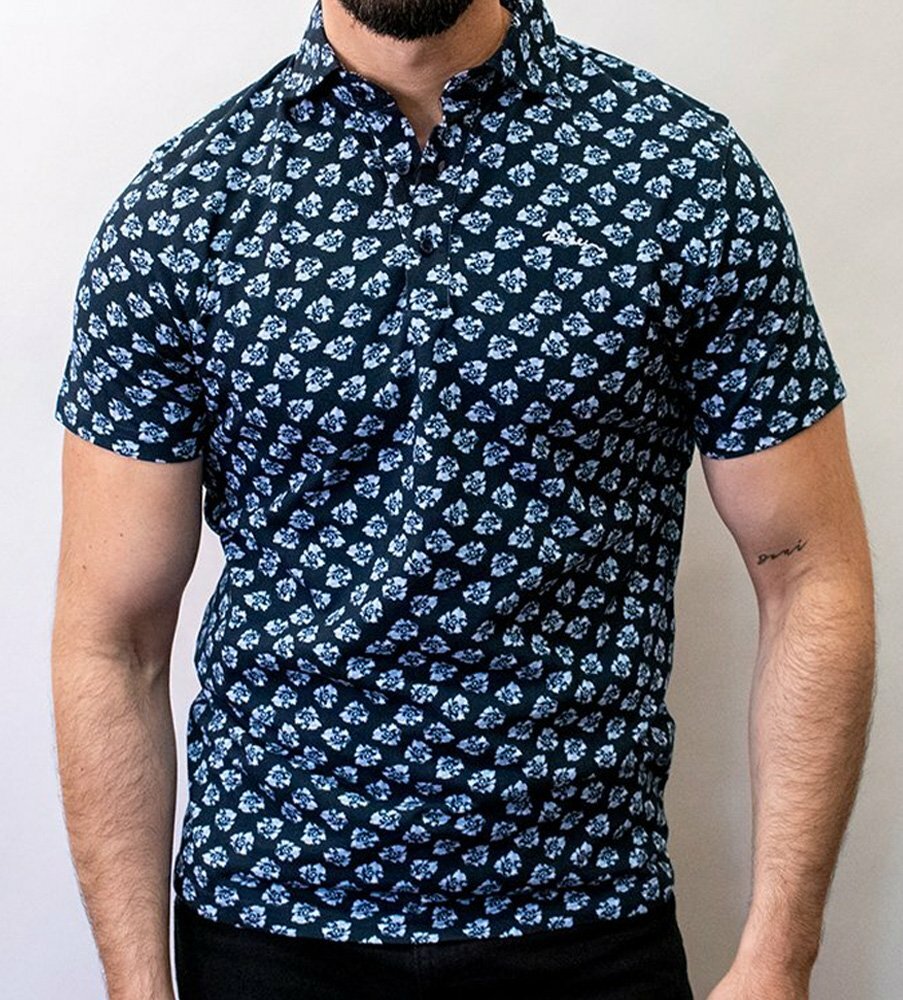 POLO PIKÉ MED BLOMPRINT - BLÅ POLO PIKÉ MED BLOMPRINT - BLÅ