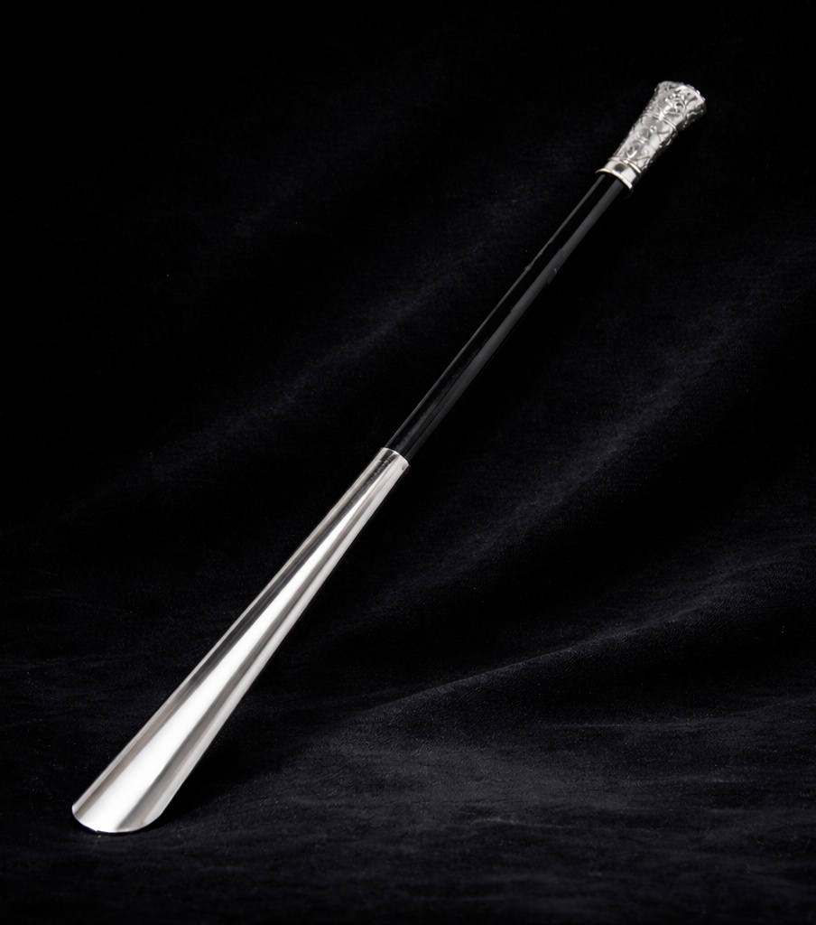 skohorn lyx silver l&aring;ngt inredning