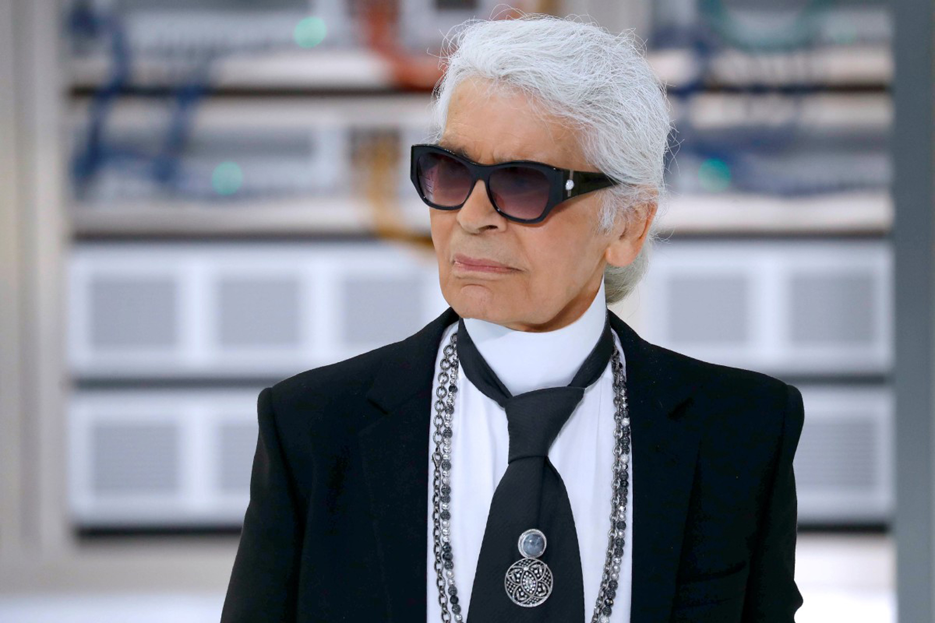 Karl Lagerfeld signatur look